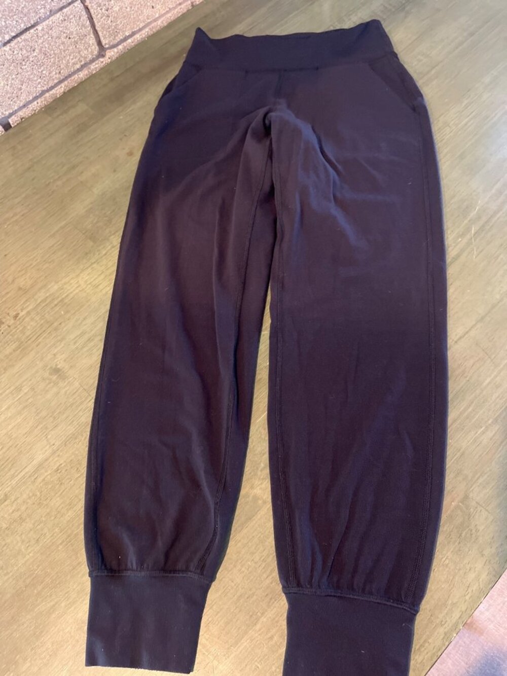 Lululemon Black Womens Relaxed Jogger Pants Size 6 With Cuffed Ankles & Pockets